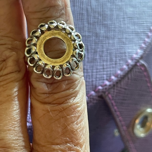 Kameleon jewelry box with five rings size 6 and 40 jewel pops as shown. - Picture 7 of 16